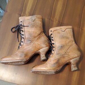 Oak Tree Farms Eleanor Victorian Boots